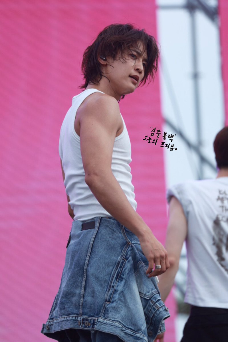 FlamingShawol's tweet photo. The long hair enthusiast in me is so happy todayyyy☺️☺️
#minho #민호 #MINHO
#shinee #샤이니 #SMTOWNRUNCLUB26 #SMRUN #smrun26 
c: to the owners~ https://t.co/tvREBJM3rM