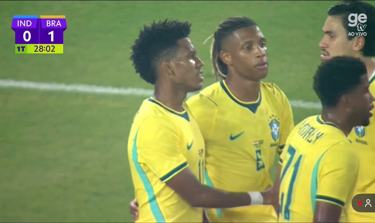 CentralDoYamal's tweet photo. É óbvio que só iriam conseguir arrumar alguma coisa na base da individualidade, o time não consegue criar nada como coletivo

Adoece a alma assistir a seleção do Pardalotti trotando em campo https://t.co/lMHT6RDVC9