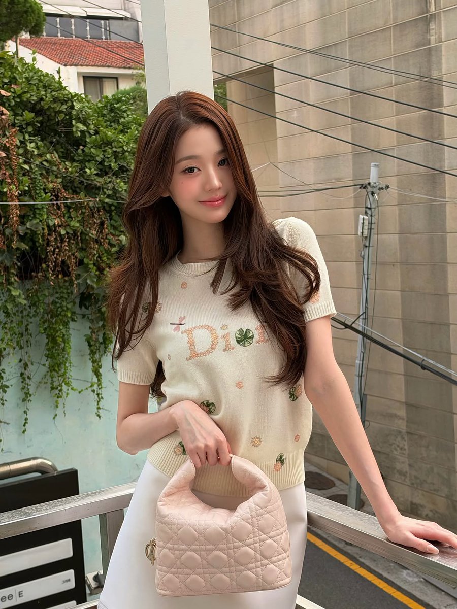 vickyjangh's tweet photo. Sending a whole basket of love to Dior for making me feel this pretty! ♡ And because you deserve nice things, I'm also sending you every single photo, tied up with a little bow. Consider them love letters with my face on them (Yes, that is also how I say I love you!!!) https://t.co/4Qwy90WdEo
