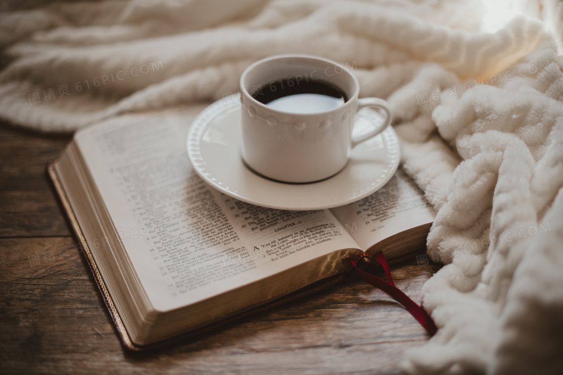 MelodyIrvibn's tweet photo. Momento de descanso: café frío + libro nuevo. Los ratos pequeos son los mejores! https://t.co/4c3tiMxOpC