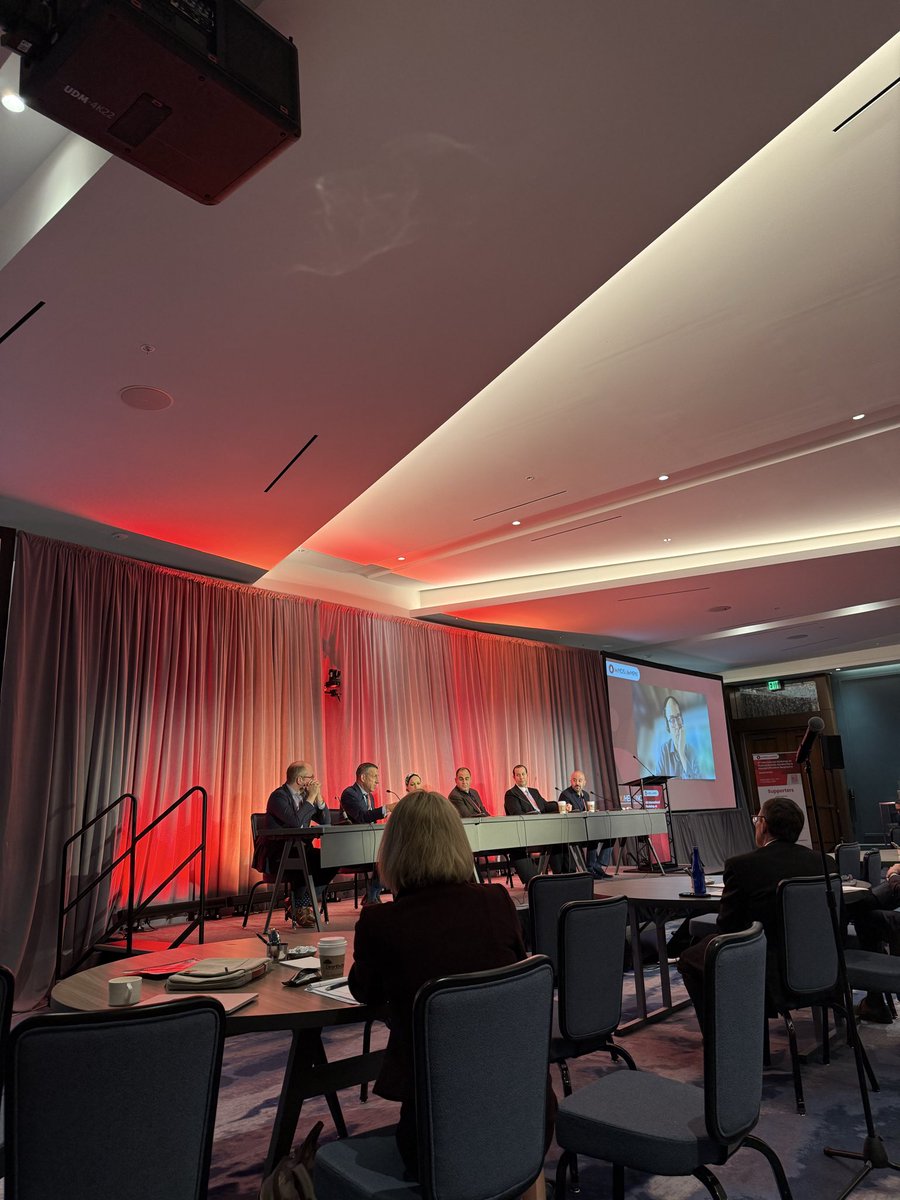 beatalleukemia's tweet photo. #iwMDSMPN26 Great session on HR-MDS &amp; potential for therapeutic progress. Along with great learning, we had some much needed laughs together watching the talented @katieboylecomic in beautiful Washington DC. Hopefully more progress for patients in the near future! https://t.co/iebTtngSBL