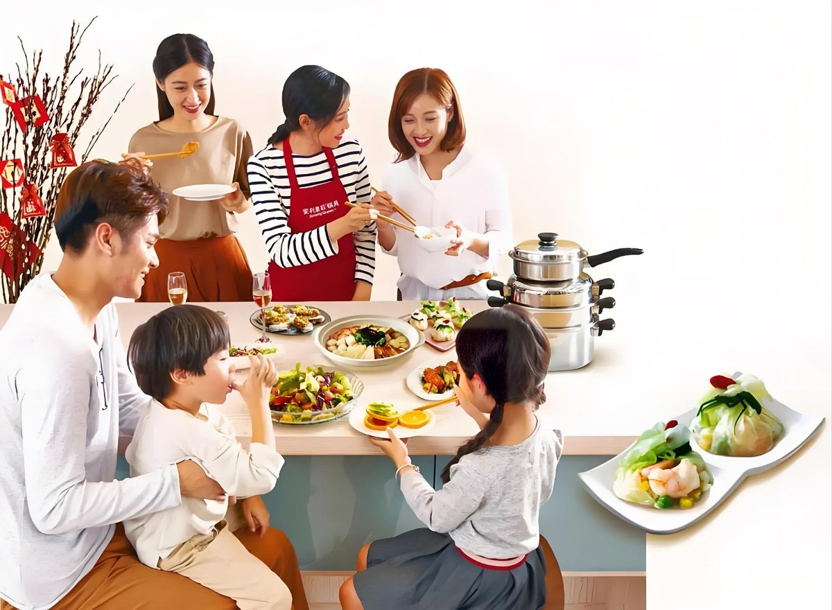 Ociechestesuqe's tweet photo. Esta tarde de domingo, todos cocinamos juntos en la cocina: yo amaso pan, mi hija corta verduras y mi padre prepara la salsa. La felicidad está en estos pequeos momentos compartidos. https://t.co/8ckCgxjB2l