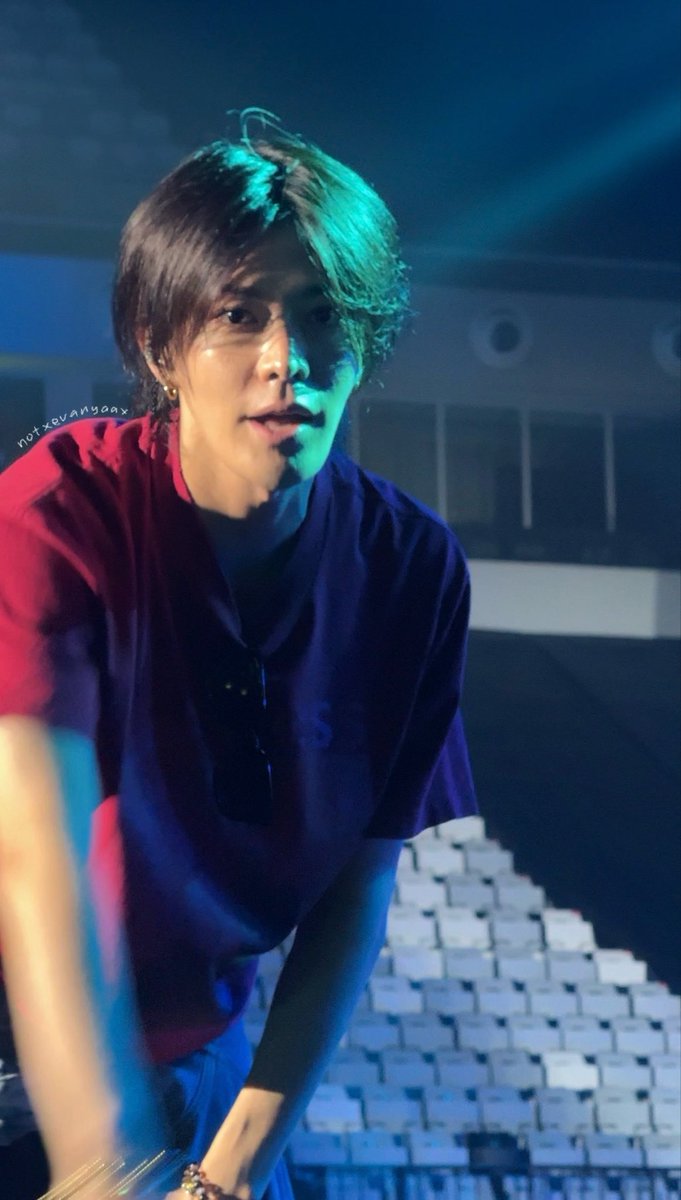 notxevanyaax's tweet photo. Pertama kalinya liat abang yuta se deket ini. Ga espek abang banyak mampir ke section B. Gatau brp kali gw bilang mashaallah cakep bgt, mau nangis rasanya. Makasih abang udah mampir. Makin cinta lah pokoknya 😭😭😭 #YUTA #유타 #THE_REDLINEinJakarta https://t.co/0yJXxiAv67