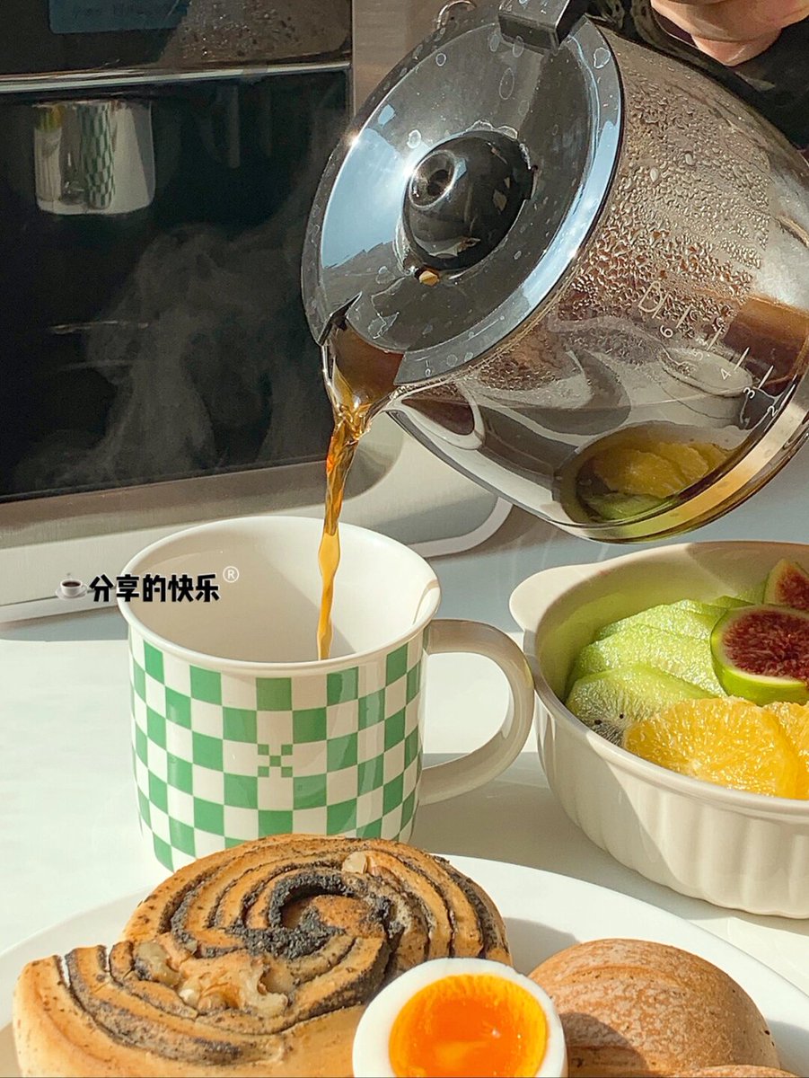 AlexisWebbgm's tweet photo. [Hoy desayuné café con leche, pan integral y una naranja  Comienzo del día rico y saludable!] https://t.co/4t1UK5dJPm