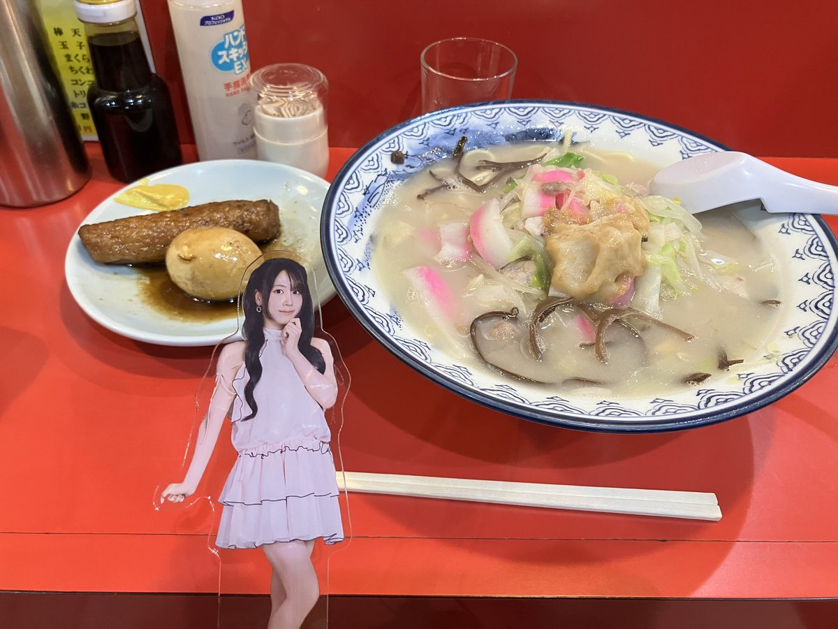 FP_KNOTPRISM's tweet photo. 夜飯は思案橋ラーメンさんで爆弾ちゃんぽんとおでん
おでん関東とはだいぶ違う見た目で気になりすぎたから頼む気最初なかったけど食った
どっちも激うまだったしまた行きたいな https://t.co/GVHYAVyg20