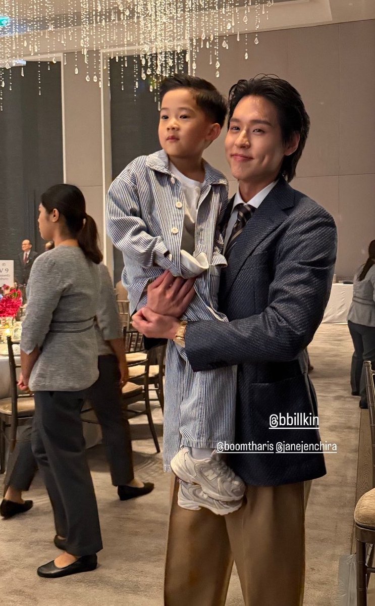 Ikkyupan's tweet photo. เอาดีๆ ตลอดเวลาที่ผ่านมาคนที่น้องขอแหวนจากเขาตลอดก็มีอยู่คนเดียว one and only หนิ ทุกครั้งที่ชูนิ้วนางซ้ายก็หมายถึงคนนี้อะ I'm gonna cry ตอนอยากได้เพชรสีเหลืองผ่านไปถึง 2 เดือนไหมนะ ก็ได้ของจริงเลย ละนี่. กบไม่รอดแร้ว กบเสียชีวิสแล้วจิงๆ กบคือชั้น
 
╥ ╥ https://t.co/3lp8sf4I4W