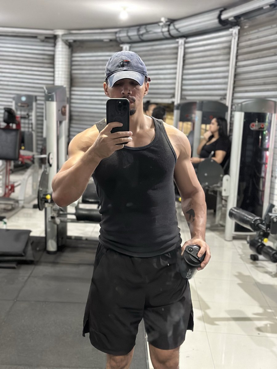 JhowJaxn's tweet photo. Saudades…💪🏻 #treino #musculação #gym https://t.co/2TMFPLodsz