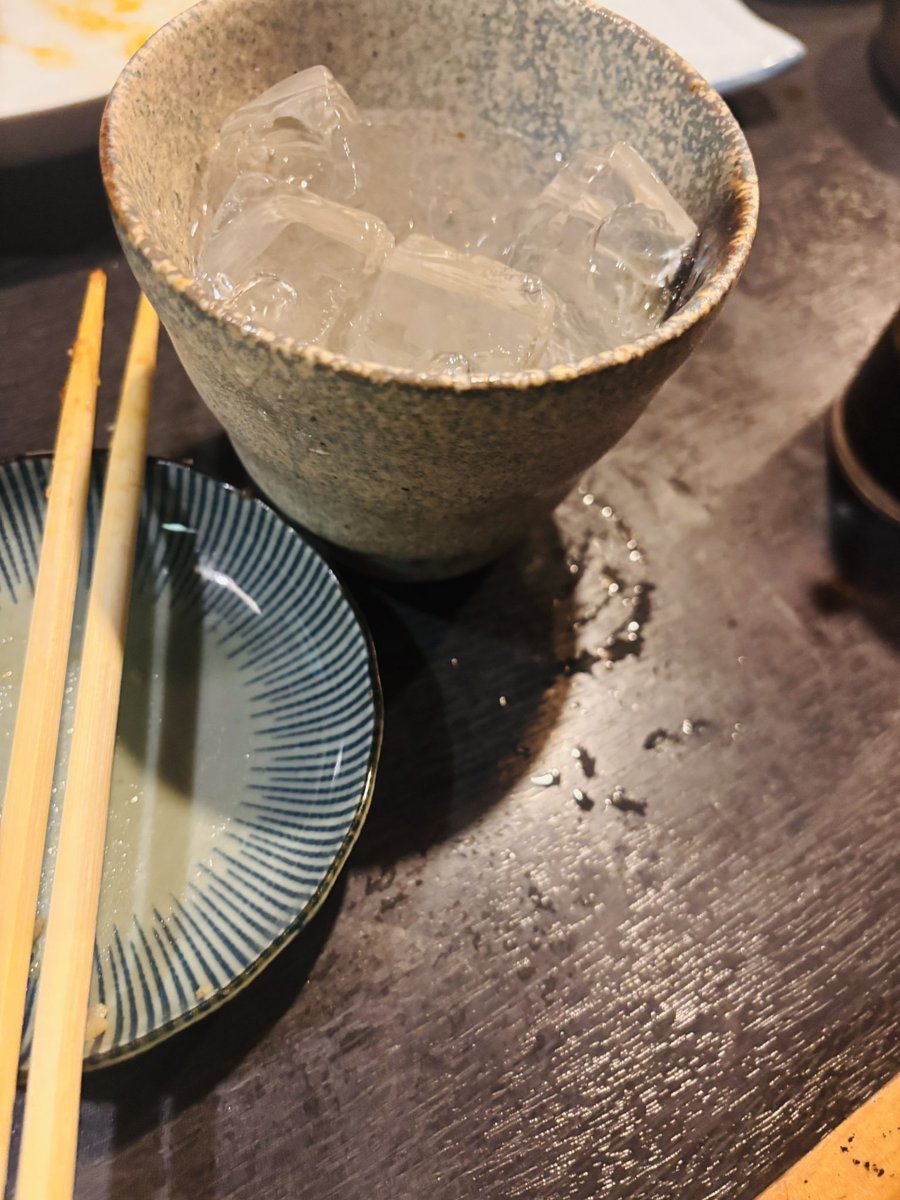 siro112122's tweet photo. 同期4人で飲み行った！！最後の会計あてるゲームしたら自分だけ誤差98円ぐらいでびっくりした笑笑笑なんかこう言う時の感って当たるんだよね笑笑 https://t.co/sd3DGjijRl