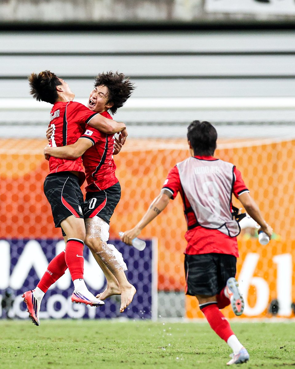 brfootball's tweet photo. South Korea beat Japan 1-0 to win the gold medal at the Asian Games in Nagoya 🇰🇷

The win earns the squad an exemption from military service. https://t.co/Q5WE3LnSCW
