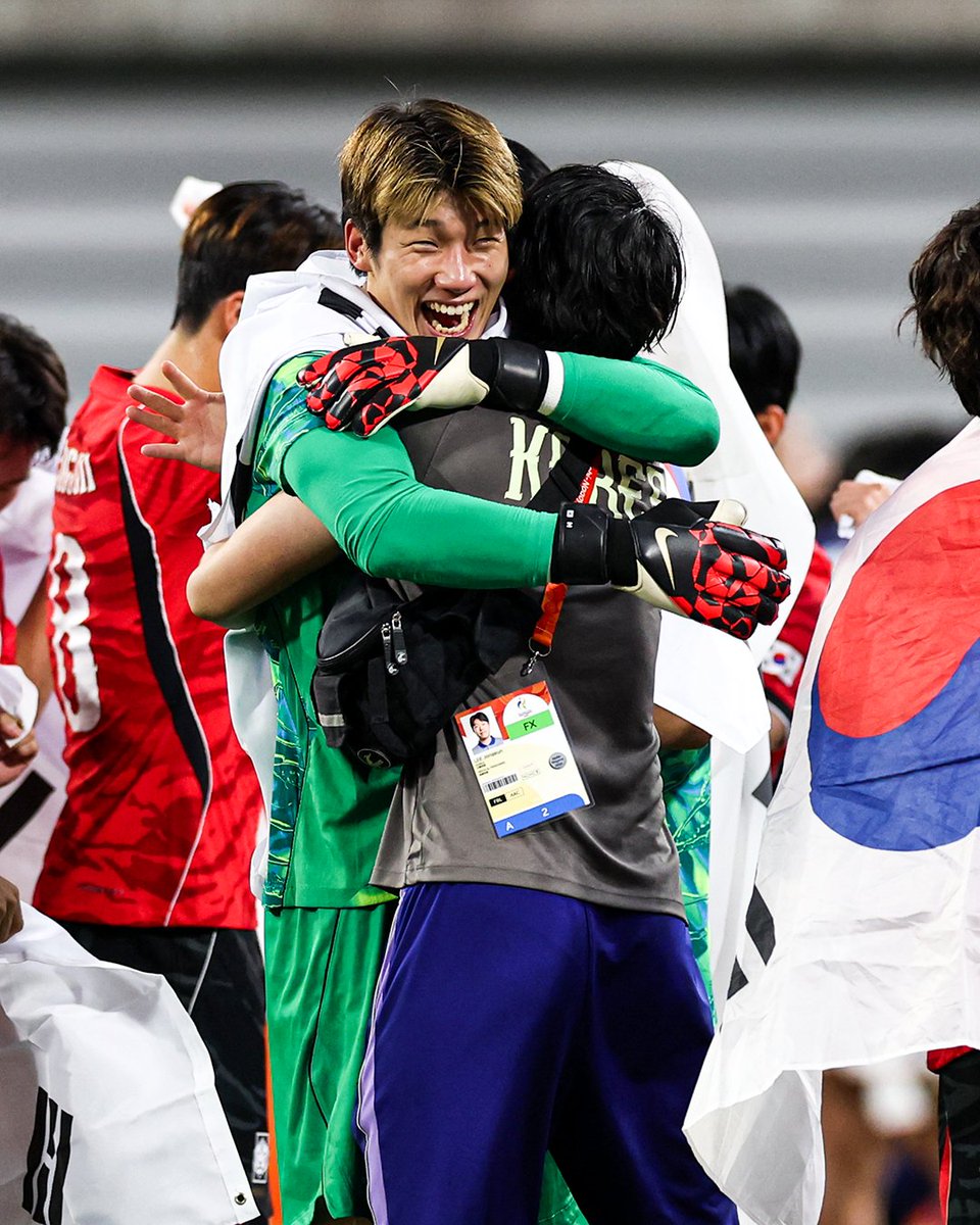 brfootball's tweet photo. South Korea beat Japan 1-0 to win the gold medal at the Asian Games in Nagoya 🇰🇷

The win earns the squad an exemption from military service. https://t.co/Q5WE3LnSCW