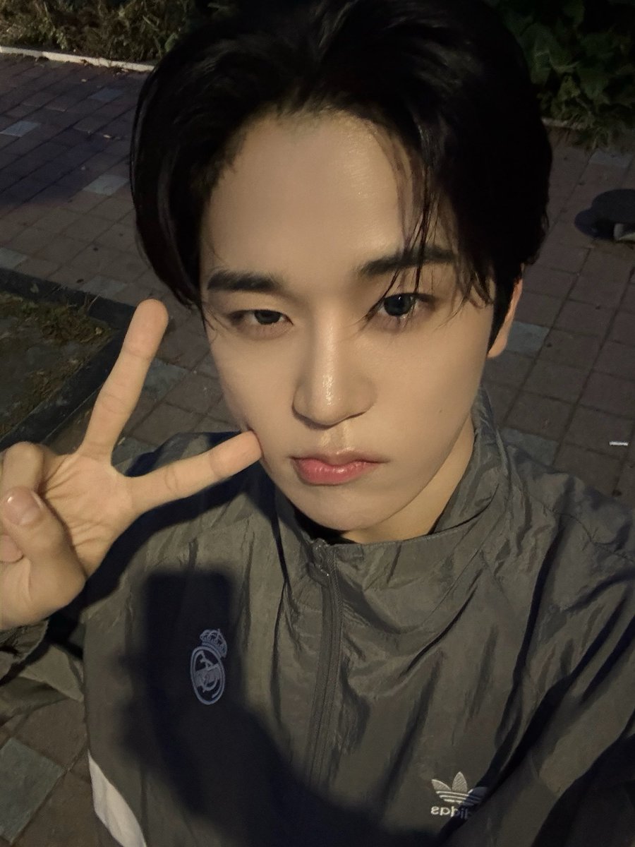 LUN8_members's tweet photo. [#준우]
거창!! 오늘도 행복한 추억 만들어줘서 
감사해요 다음에 또 봐요🫶

#루네이트 #LUN8 #JUN https://t.co/d7MyFpBKIV