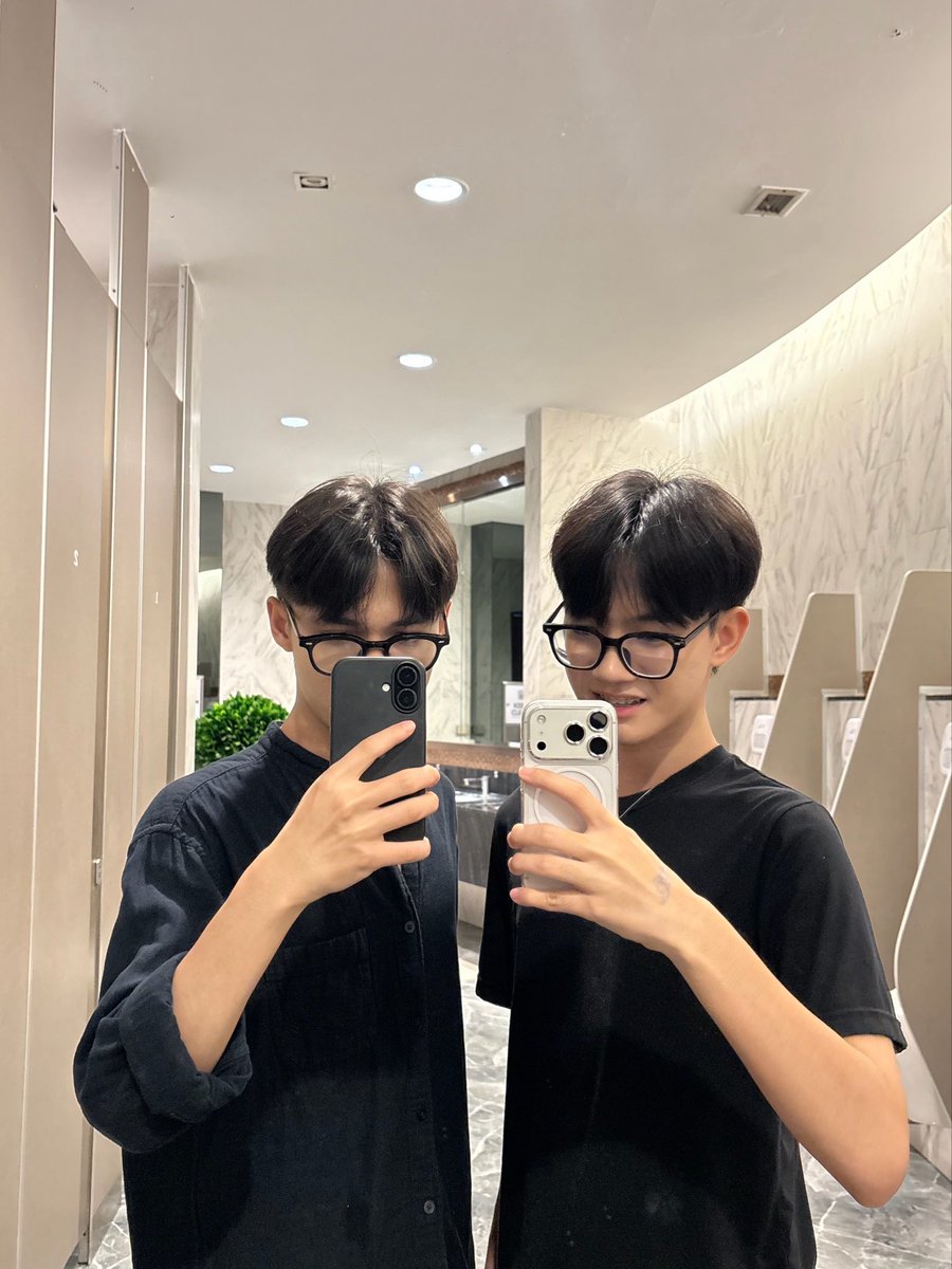uuukub's tweet photo. หาหมู่ครั�� @Rain_rcx https://t.co/TlnMQK0s5P