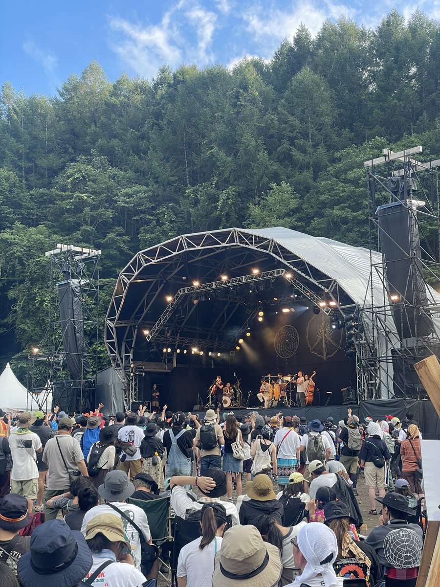 696nachinosuke's tweet photo. TOSHI-LOWさん…貴方がチバさんのことを思い出して語ってくれたあの時も…
その言葉に私は、チバさんを思い出し寂しくも、でもあなたの言葉に貴方の奏でる音楽に癒されました。

元気な姿で復活してきて下さい！

貴方にまだまだ語ってもらいたいのです。 https://t.co/k3vvn0FDJk