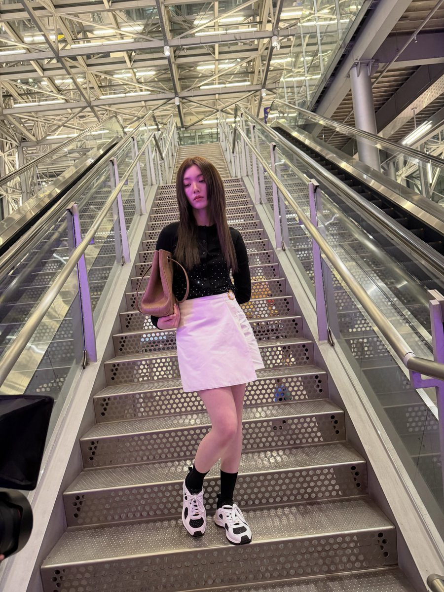 OrmKornVN's tweet photo. 261003 | IG: koy.narumon update

#OrmKornnaphat #Dior
#LingOrmDiorSummer27
#DiorSummer27 #PFW https://t.co/6aVvP18t5M