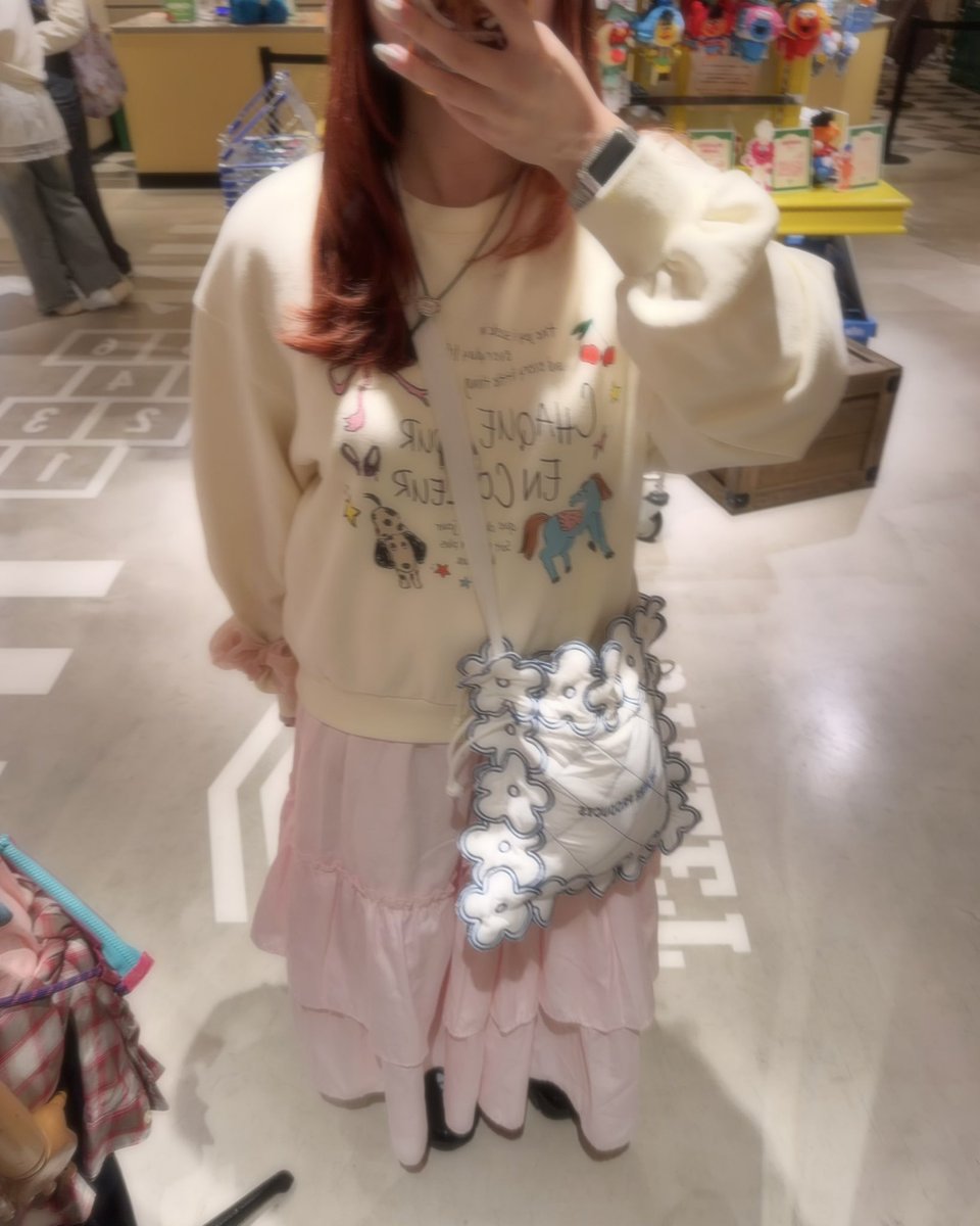 like_butter__'s tweet photo. カラフルな空間でオシャレな服きてハッピィ~な気持ちになった日🍩
#日常垢 #日常垢さんと繋がりたい #日常 #カフェ巡り #お洒落さんと繋がりたい #カフェ https://t.co/pjd7Rn2DyD