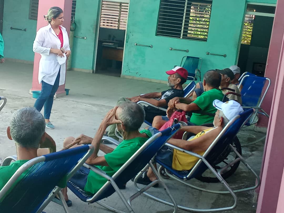 dmsmajibacoa2's tweet photo. Celebrando el día de la Estomatología Latinoamericana, se realizan actividades educativas sobre higiene bucal, en el Hogar de ancianos "Rafael Morell "
#SaludMajibacoa https://t.co/8nDO3XCX4n