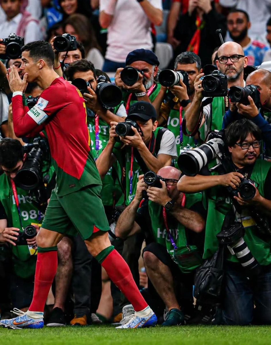 Ace_Sevenn's tweet photo. When Cristiano Ronaldo retires from football, trust me, it’s going to hūrt us as fans, but it will hūrt the media and a lot of content creators even more.

A lot of pages will go quiet. A lot of creators will suddenly have less to talk about. https://t.co/uNM3LkL23x