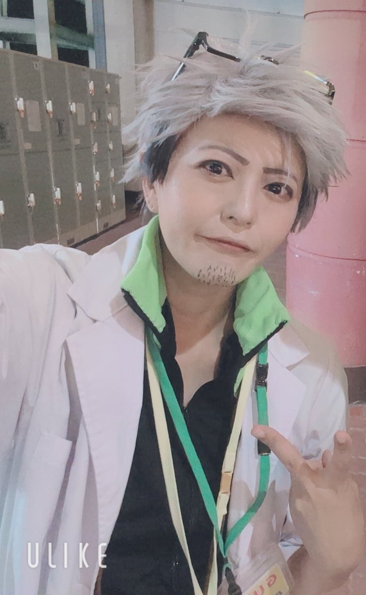 ouji2's tweet photo. 超絶遅報～!!
ハイパー忙しくて今になりましたが💦先週の超コスチャ1日目はポケGOのウィロー博士・2日目はエイステのヒョヌ(毎度巻き込まれるイケメンリョーちんヒロミさん)で参加しておりました～😊

貴重なお時間の中、構って頂き有難う御座いました😭🙏🙏🙏

#超コスチャinレオマ https://t.co/vH6PmsuXXY