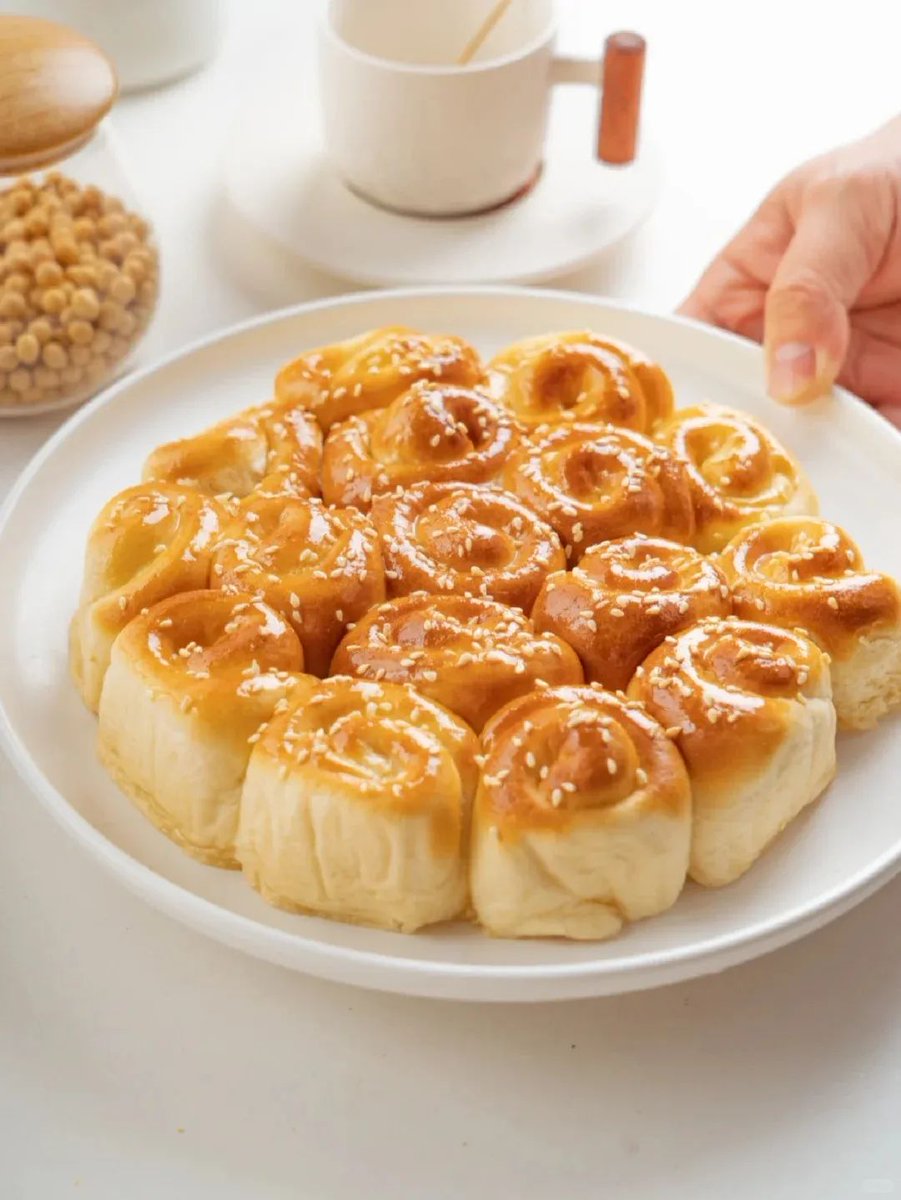 HadleyThom4rbo's tweet photo. Hoy horneé pan casero con mantequilla de miel  Salvió esponjoso y huele increíble! ， https://t.co/mUQPXfAaoF