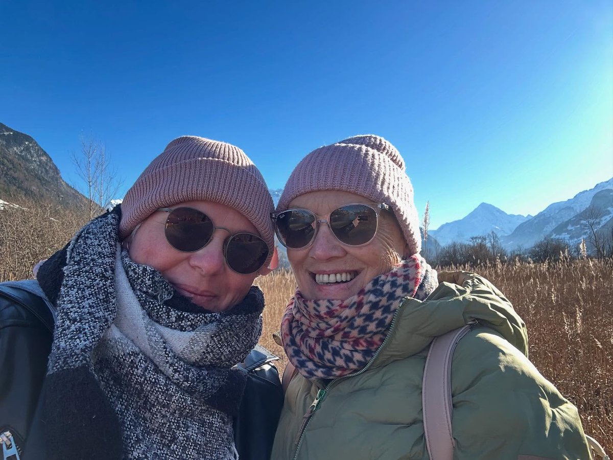 MariaEd31333381's tweet photo. Weihnachtsspaziergang mit @himmuguegeli_13 in Üelen. https://t.co/FOcBRyKEs3