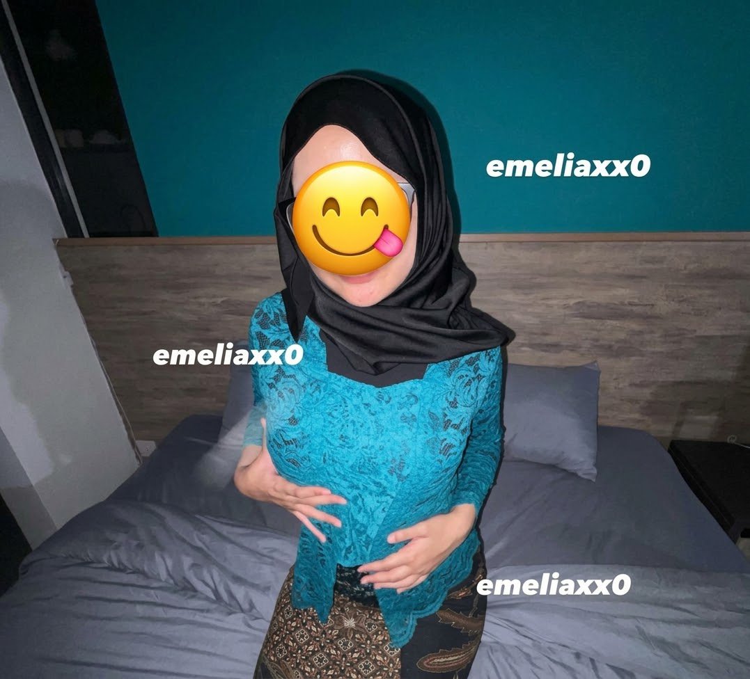 Finesyiitt's tweet photo. 📁 Emeliaxx tudung kebaya cuy
https://t.co/xGjbm9iEgu

Malam minggu netflix https://t.co/aiyCGY353v