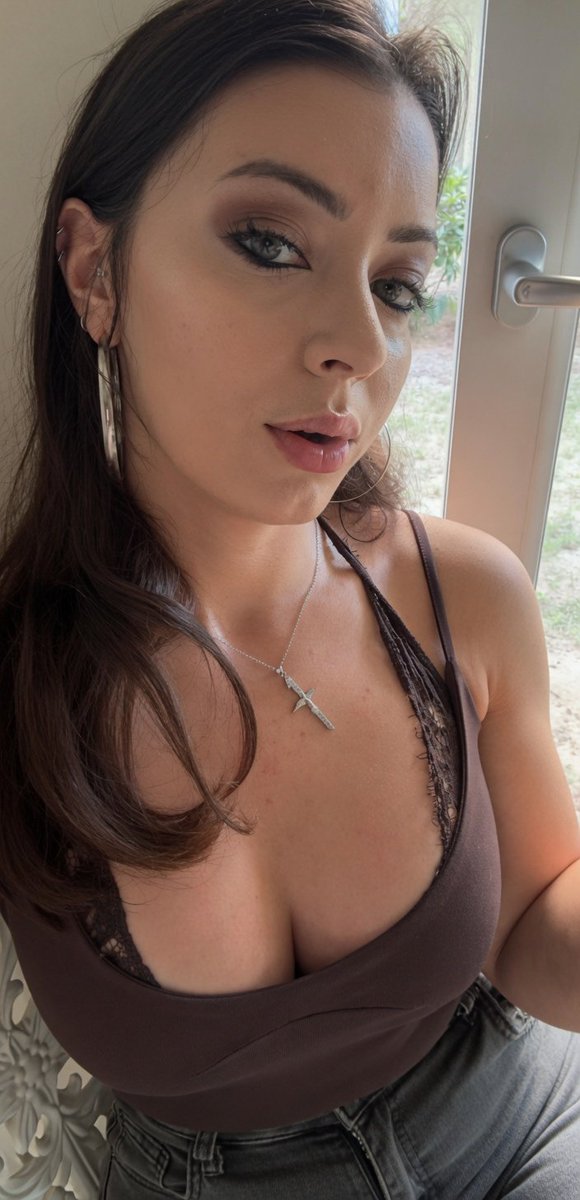 beautiful11face's tweet photo. Burcu Terzioğlu😍 https://t.co/U594PkwtWW