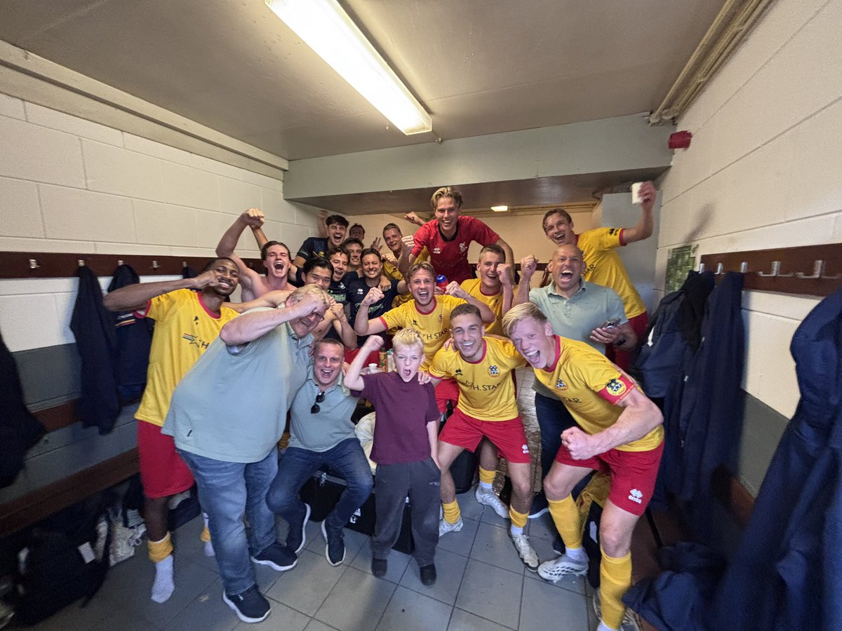 Valken68's tweet photo. Winst โค๏ธ๐
Valken โ68 met 1-3 bij Spijkenisse. Doelpunten Mieras (2) en Koppenol. Na 6 wedstrijden, 13 punten ๐ช
#valken68 #spijkenisse #vierdedivisie #competitie #winst https://t.co/6hTh9Wd4QH