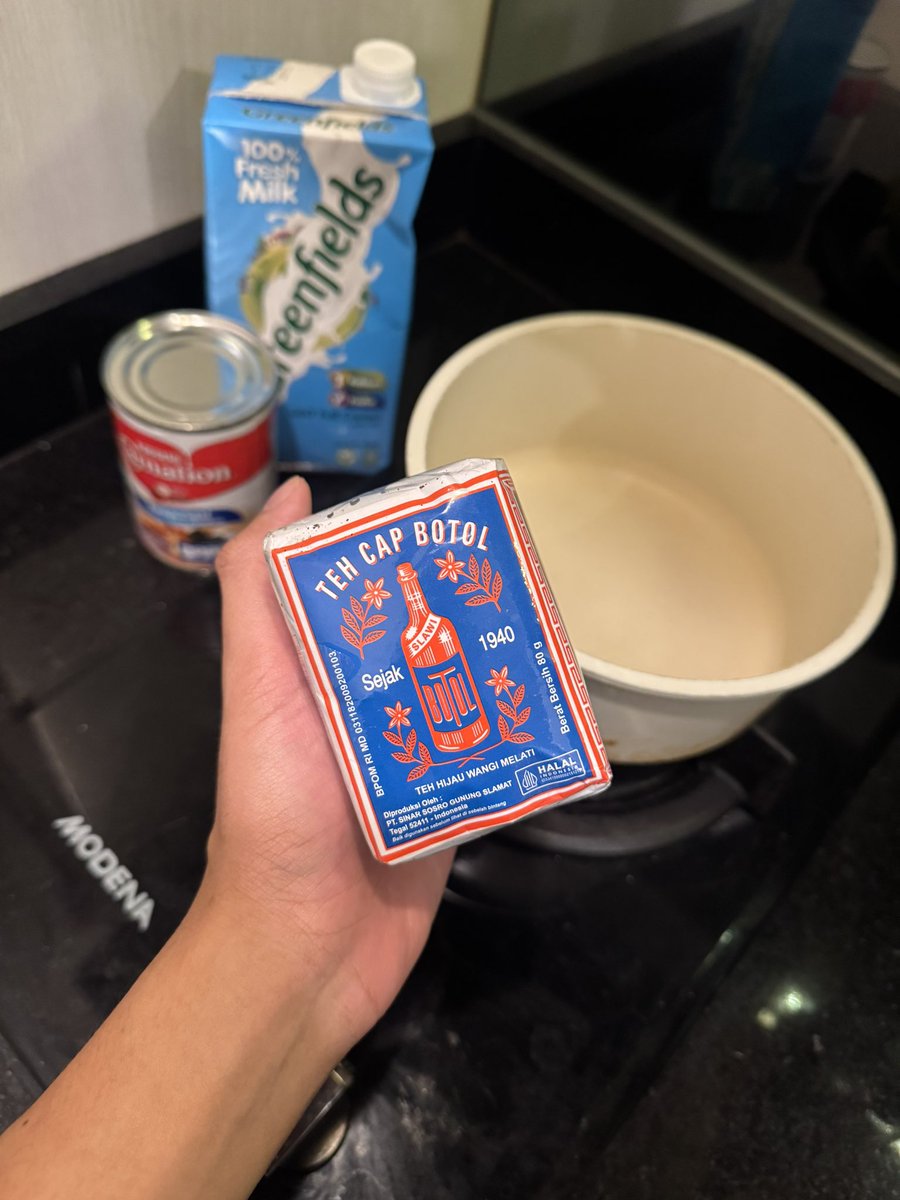 heydiko's tweet photo. Bikin roasted milk tea sendiri trnyata enak bgttt kayak teazzi 🥹 (modal 30rb dpt 4 gelas) https://t.co/utW97PLwwA