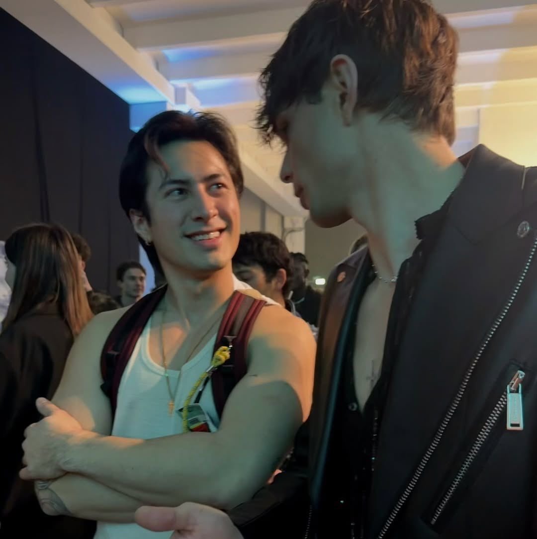 oceanunfiltered's tweet photo. He literally looks at people he just met like this😭 https://t.co/t4Chtla4j4