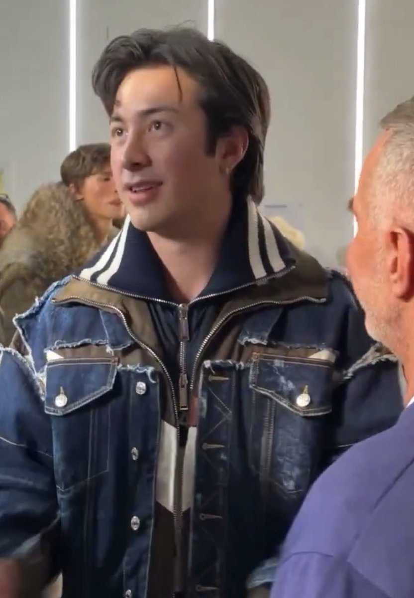 oceanunfiltered's tweet photo. He literally looks at people he just met like this😭 https://t.co/t4Chtla4j4