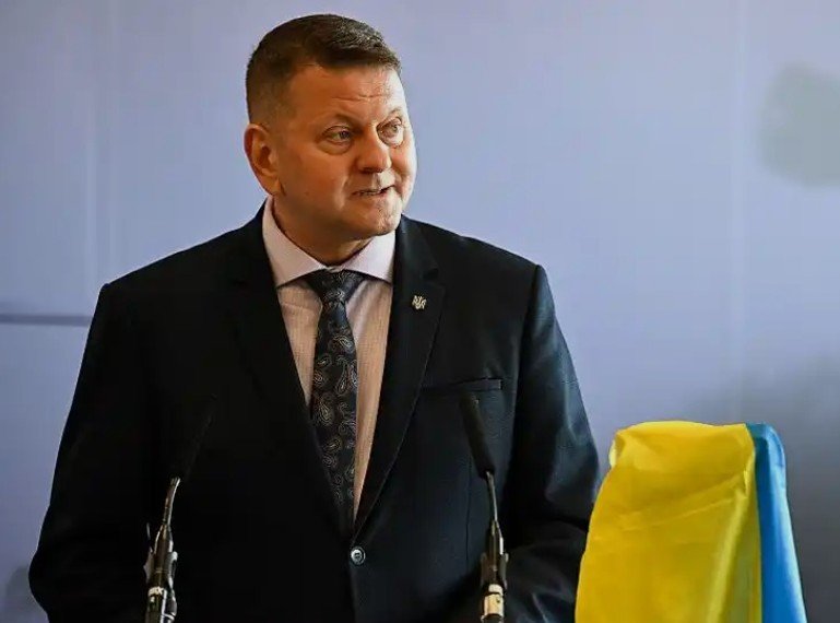 DakdaR22's tweet photo. - Valery Zaluzhny 🇺🇦:

"The attacks on maternity hospitals, farms, shopping and office centres, and educational institutions are blatant terrorism. It would be impossible if the Russians did not have sufficient resources for it.”

"We need to make the war more costly for Russia, and as a result, lead to its inevitable defeat.”

.............

I think,  it's clear enough...🤷‍♀️