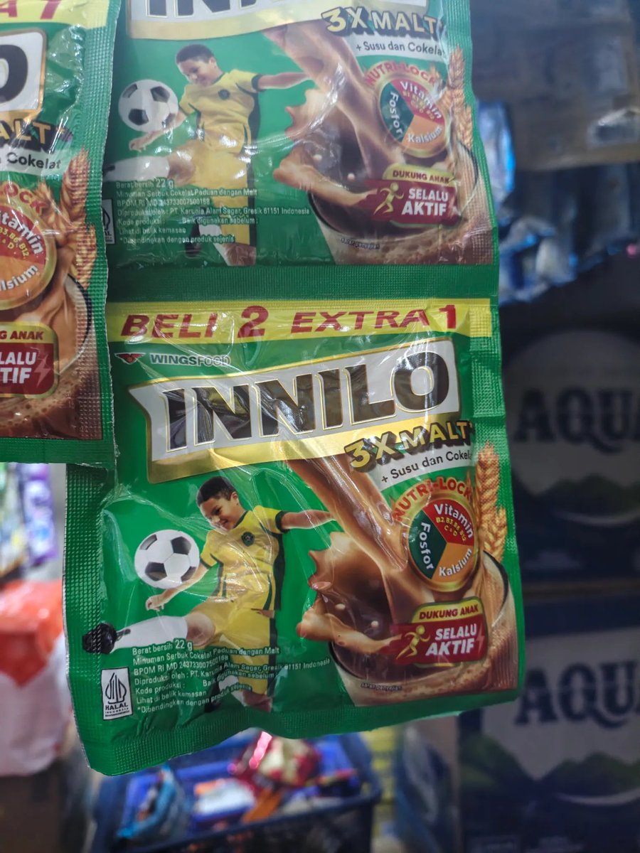 keluhkesahkonoh's tweet photo. WingsGroup, are you okay?? 😭😭😭

Paham sih target pasarnya memang menengah ke bawah, tapi mbok ya jangan sampai dibuat mirip banget begini. 🥹 https://t.co/Ml4a9XEt7w
