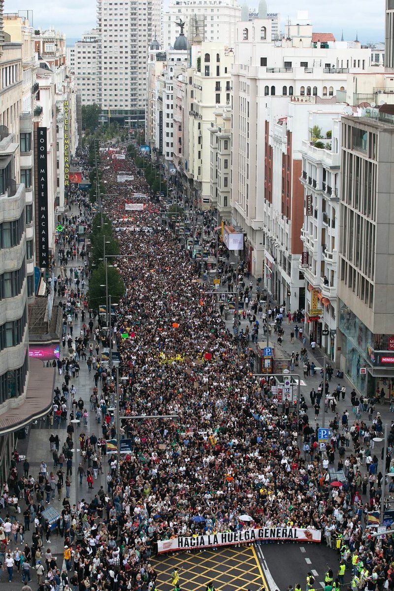 JavierRubioTT's tweet photo. Hagan números porque ha sido la manifestación más grande de vivienda y además por todo el país. 

#HaciaLaHuelgaGeneral https://t.co/Hs670vw2E1