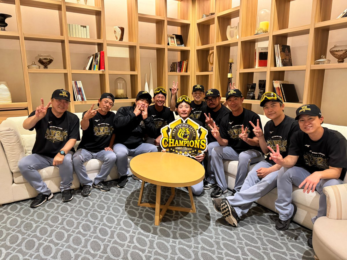 TigersDreamlink's tweet photo. ドミニカ共和国コンビもにっこり🇩🇴
パネルとぱしゃり～！②

#虎VV2026 
#阪神タイガース 
#熱覇 
#連覇 https://t.co/7VbZQIuOaC
