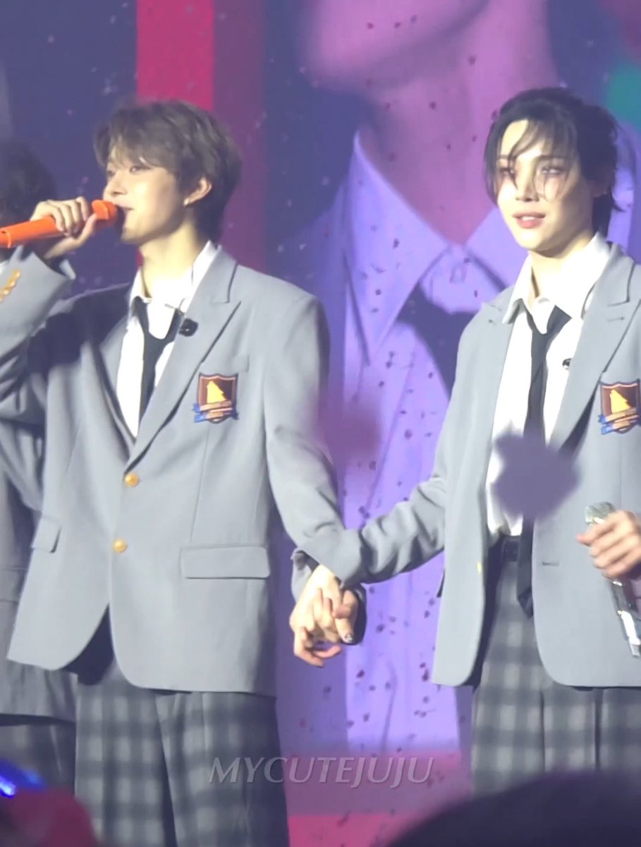 nichonyang's tweet photo. IM CRYING 😭😭😭😭 https://t.co/xZF3eV8LeN