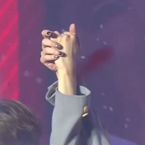 nichonyang's tweet photo. IM CRYING 😭😭😭😭 https://t.co/xZF3eV8LeN