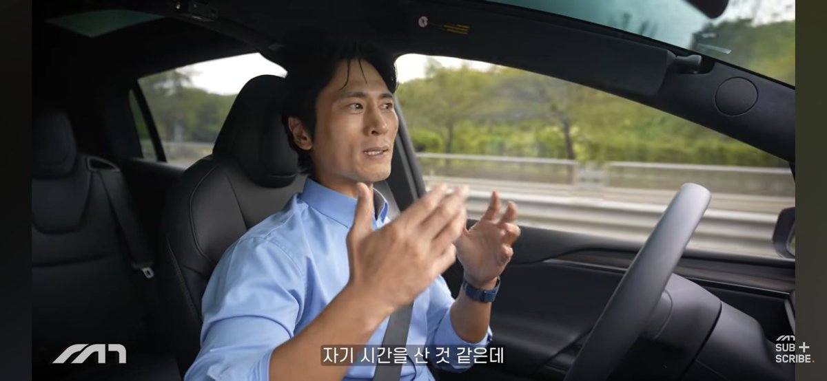 hyeon00yy's tweet photo. 김재우님의 인생 첫 FSD 후기

테슬라는 차를 사는게 아니라 나의 시간을 구매한 것 같다.
다음차는 테슬라다!

저도 며칠이나마 FSD를 느껴본 입장에서 공감합니다.

원래 운전을 하기 전 사람이 하는일은 네비에 목적지를 찍어보고 몇시간 걸리네. 힘들겠다. 이 정도가 다입니다.

하지만 FSD가 있으면 오늘은 운전하면서 시간을 어떻게 보내지? 라는 생각을 하게만듭니다.

FSD의 사용 여부에 따라 180도 다른 삶을 살 수 밖에 없습니다👍