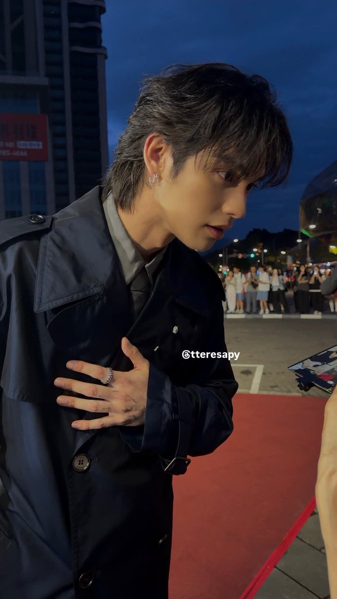 pwrfebgirlz_'s tweet photo. โห พี่พระเอกมาก เว่อมาก มุมข้างที่จริงใจ หล่อหน้าหวาน 🫠🫠

cr. https://t.co/wqBBiTbDqd

BRIGHT X TAIPEI FW 
#TPEFWSS27xBRIGHT
#TPEFW
#bbrightvc 
#TaipeiFashionWeekxBRIGHT https://t.co/xbDnqwWvHY