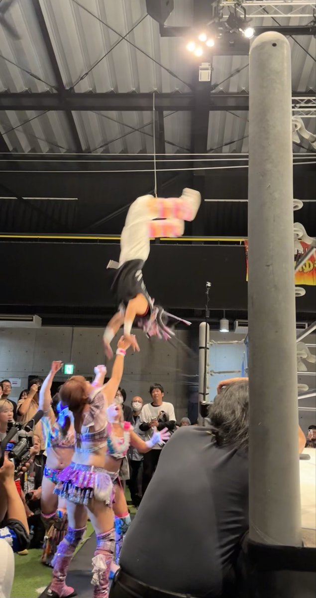 HasDot91318's tweet photo. 今日のCoCoちゃんの活躍
高瀬みゆき自主興行に出場
ディアナとマーベラスのトップを走る2人を相手に大健闘
リング内外へのムーンサルトなど凄い😳
#pw_mg
#CoCo https://t.co/wxDuD1N58m