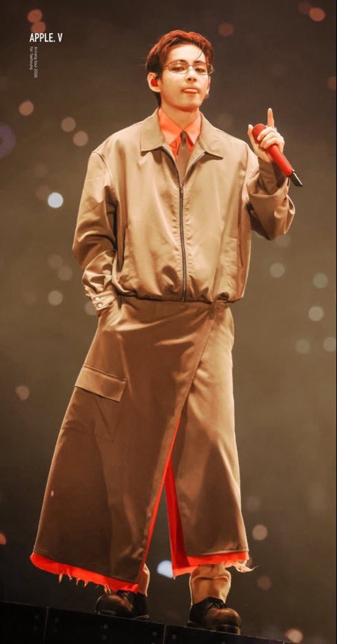 Taehyungimpact's tweet photo. category: taehyung’s best arirang tour outfits https://t.co/n04CG81zYb