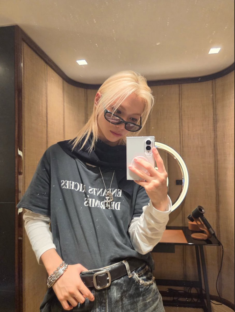 BbokRisma's tweet photo. FELIX instagram update (via yong.lixx)

“❤️🫶🏻❤️🫶🏻❤️”

FELIX ICÔNE DE LA MODE
#FELIXxLVSS27 #FELIX @LouisVuitton https://t.co/j7KJYb6mrP