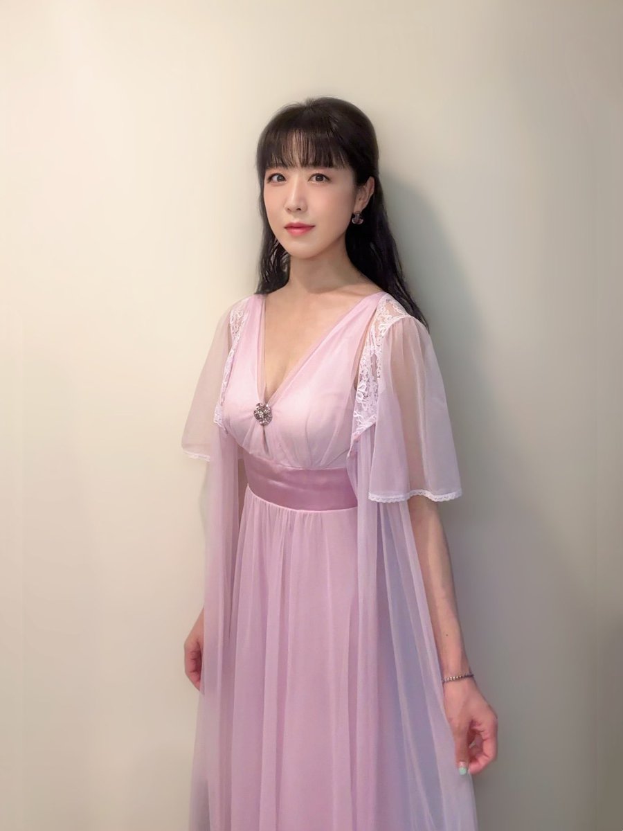konpeitou127's tweet photo. 大阪旅行・ヴィンテージコーデ②
ペニョワールにボディスをレイヤード
（前回は前後逆に着ていました） https://t.co/bWNuXnPIcB