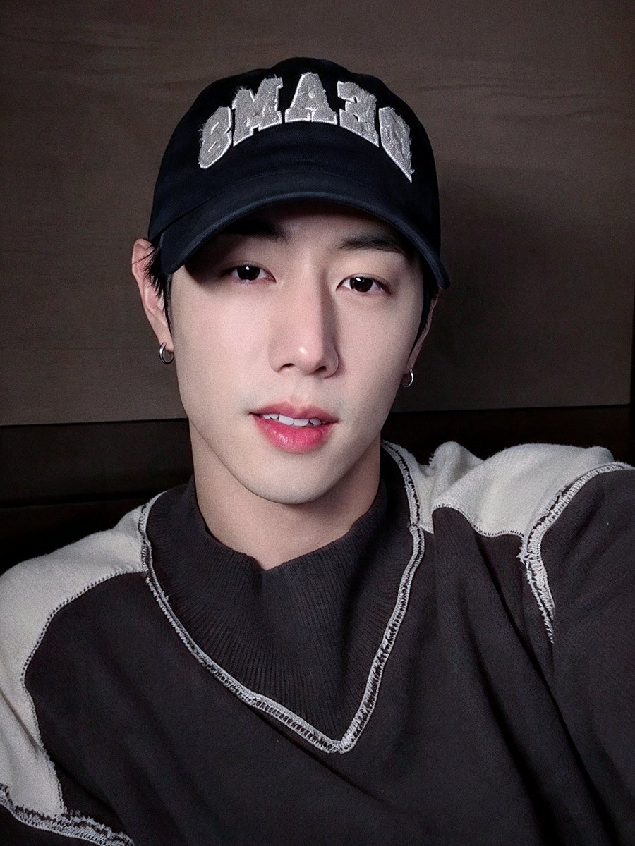 93mt__'s tweet photo. 🫰

#MarkTuan https://t.co/HNiBN5TlaS