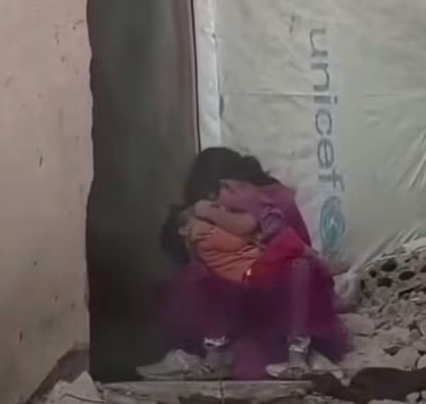 haanozz's tweet photo. Sessizliğin bedelini çocuklar öder https://t.co/sCQ71Lwbeh