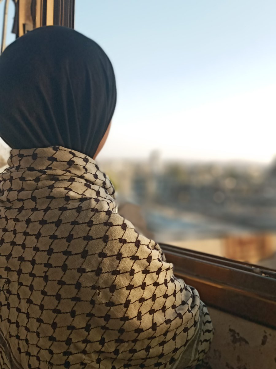 emanamona23's tweet photo. This is me, from Gaza. 🇵🇸
 I'm trying to support my family and hold on to my education and future despite everything that's changed around us. 
Help me support my family and continue my studies. 🤍 
https://t.co/an3nqLEMyc https://t.co/dqtyKolrJk