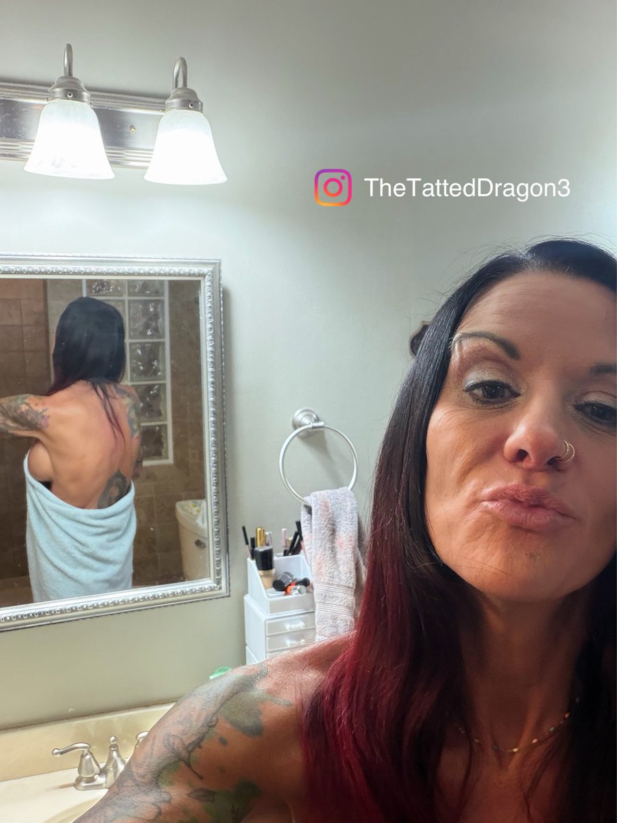 TheTattedDragon's tweet photo. Good morning! 😘💋 https://t.co/lDOOkIXKv0