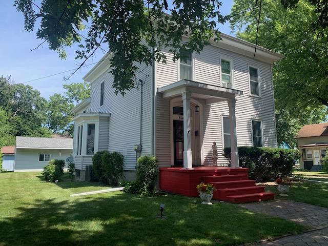 katietroccoli's tweet photo. Do you know someone looking for a great property in Ottawa? Please pass this along! #HereToHelp https://t.co/UBDZiPaJbO
