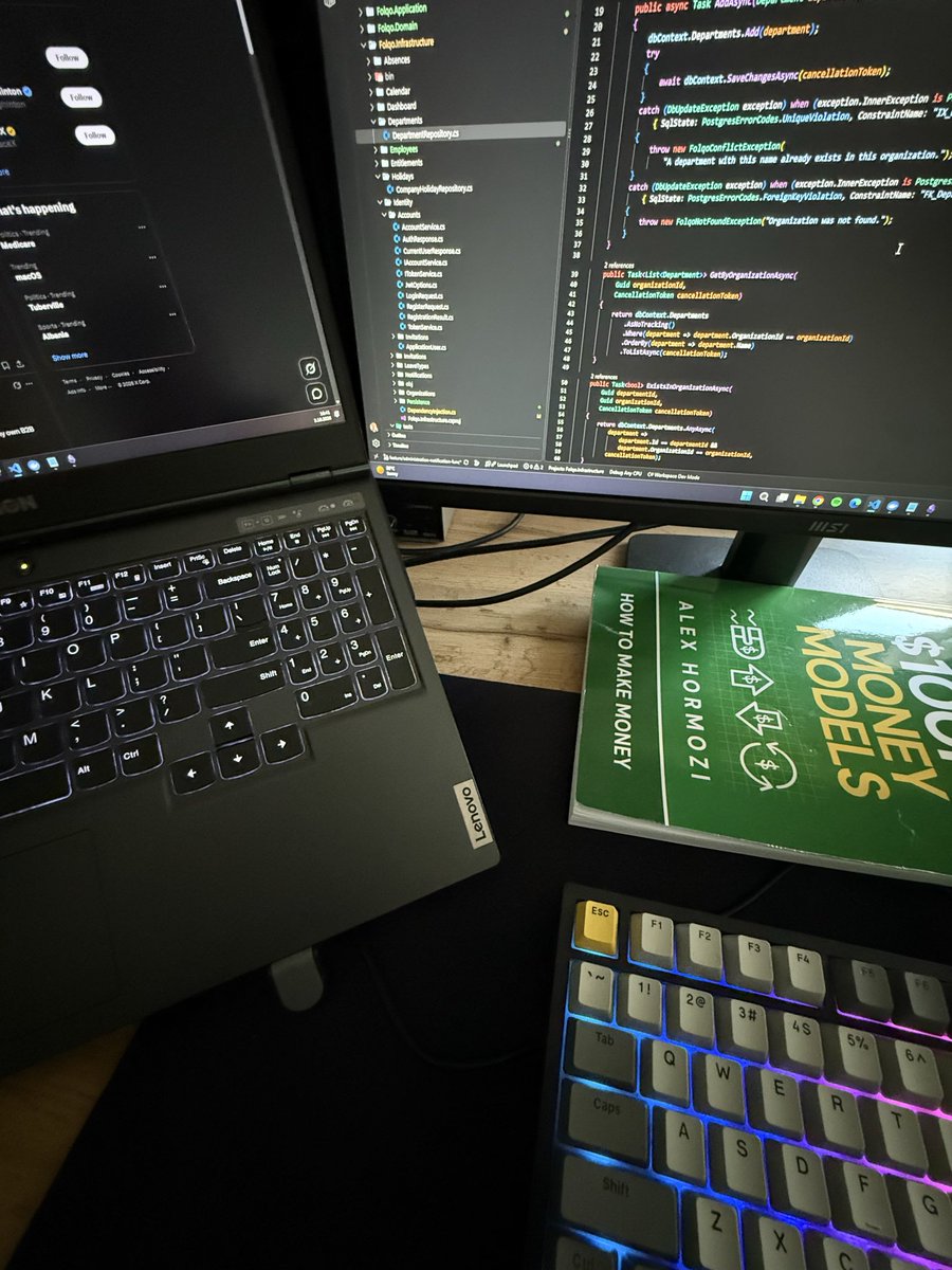 vasiljkovdarko's tweet photo. Saturday setup.

A bit of coding, a bit of reading.

What are you guys working on this weeknd? https://t.co/nw0DtAfGOt