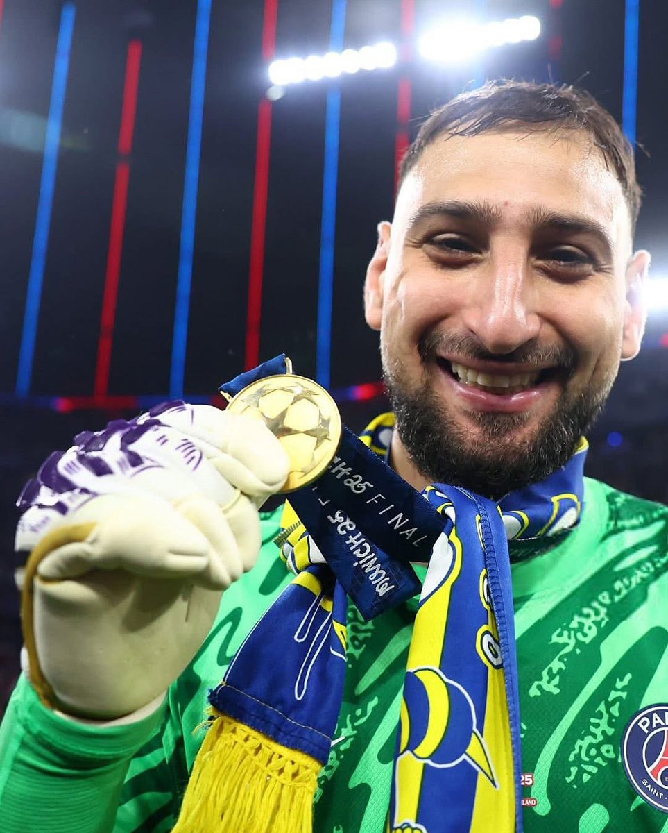 theFJEN's tweet photo. 🔙🗣️ Donnarumma in 2025: 

“I sang the Juventus anthem to Kolo Muani.” 🖤🤍

🗣️ Kolo Muani: 

“Yes, it’s true. He sang the Juventus anthem to me and motivated me to join the club.” https://t.co/K7Z1g6etbk