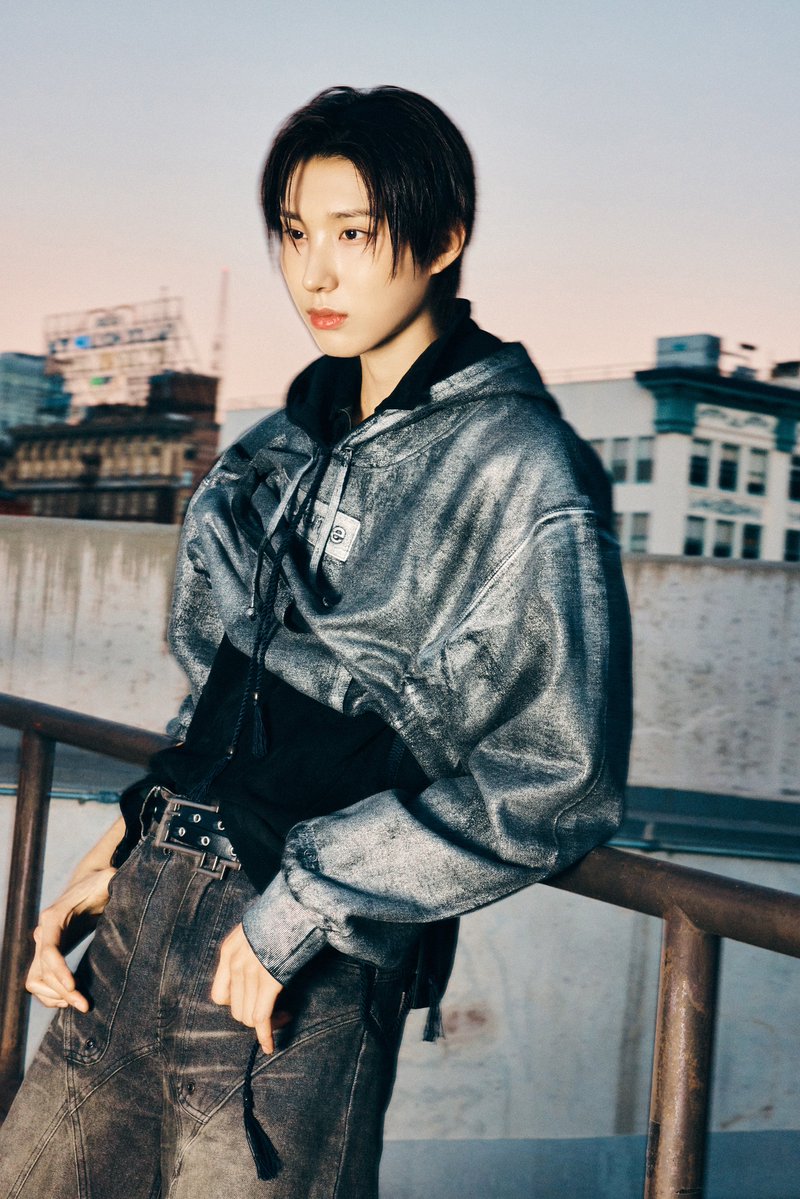 kickflip_jype's tweet photo. Kick Off The Wall MV Photo💛🏙️ #Juwang

KickFlip The 5th Mini Album "KICK OFF THE WALL Pt. 1"
2026.10.06 6PM (KST) Release!

Pre-save &amp; Pre-add : https://t.co/I7T5LNBRJF 

#KickFlip #킥플립
#KICKOFFTHEWALL_Pt1 
#KickOffTheWall #주왕 https://t.co/SlQhPYtqZr